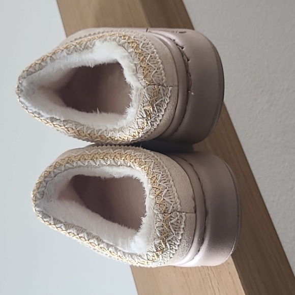 Elegant Tan Women's Slip-On Slippers - Picture 3 of 5
